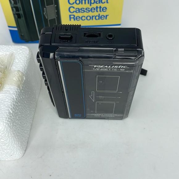 New Vintage Compact Cassette Recorder Portable Audio Tape Player with earbuds - Picture 10 of 13